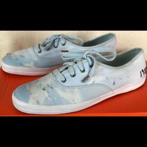 Taylor Swift shoes from 1989 world tour